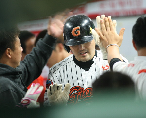 박종윤과 황재균의 동점 만들기상황